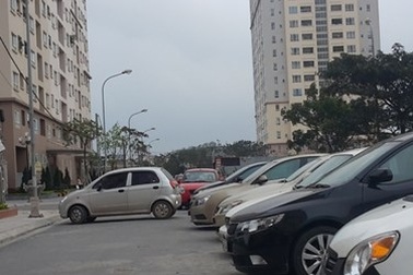 Nghịch cảnh: Đi xe sang đến nộp hồ sơ mua nhà thu nhập thấp