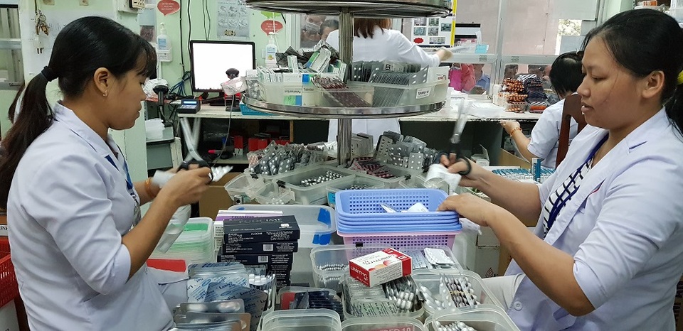 Ngăn dịch Covid, đến tận nhà khám chữa bệnh cho người cao tuổi - 1 Ngăn dịch Covid, đến tận nhà khám chữa bệnh cho người cao tuổi - 1