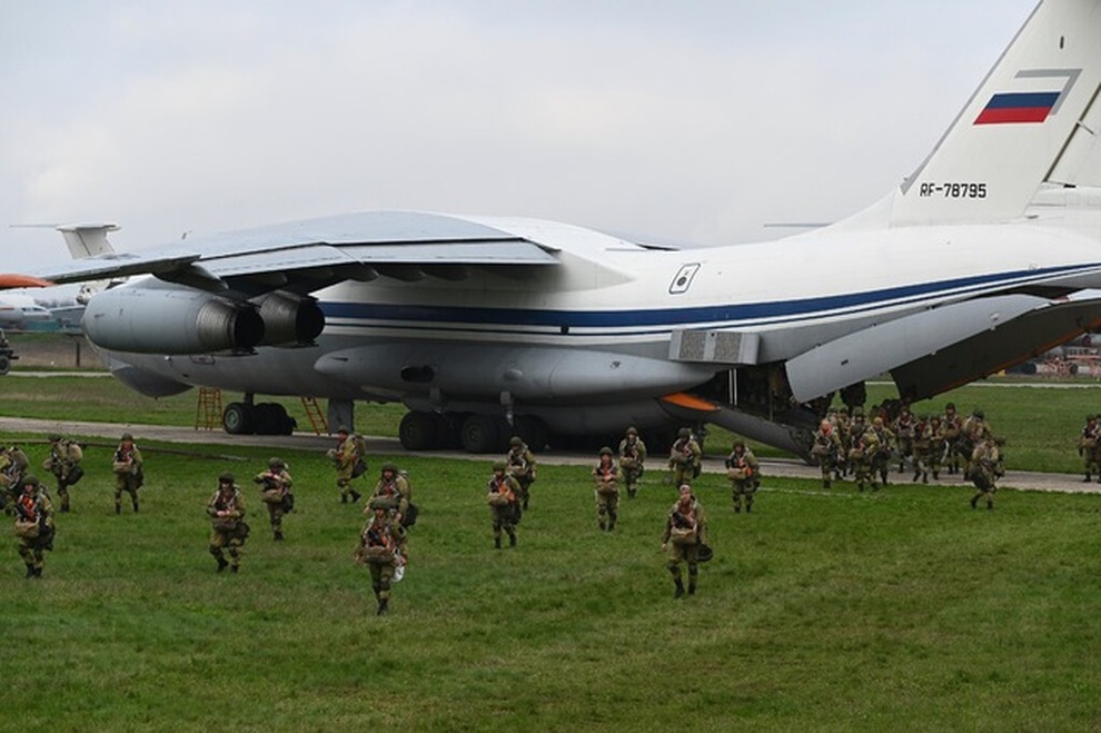 Báo Mỹ: Nga đưa quân, vũ khí tới gần biên giới Ukraine - 1 Báo Mỹ: Nga đưa quân, vũ khí tới gần biên giới Ukraine - 1