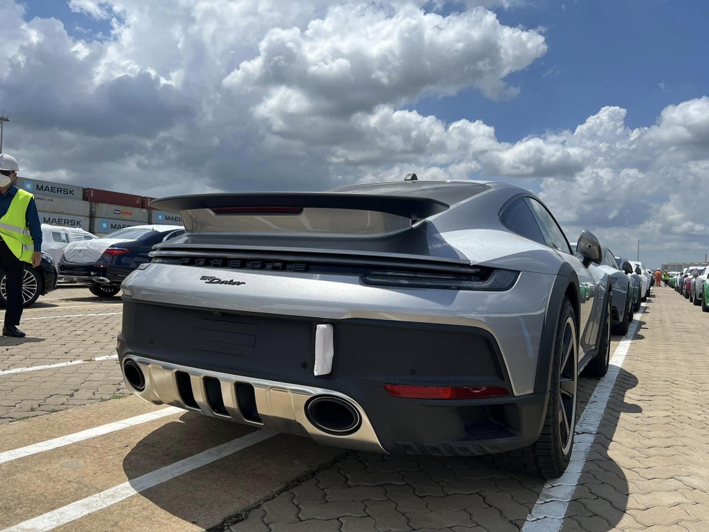 Porsche 911 Dakar đầu tiên về Việt Nam: Xe thể thao 2 cửa cho off-road - 6 Porsche 911 Dakar đầu tiên về Việt Nam: Xe thể thao 2 cửa cho off-road - 6