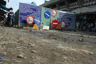 Hàng chục tỷ đồng tiêu tan do đào đường ẩu 