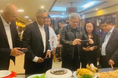 Món bún thang Bà Ẩm khiến vị tỷ phú nổi tiếng thế giới ăn liền 2 bát