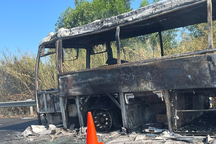 Cháy xe khách trên cao tốc, 22 người may mắn thoát nạn