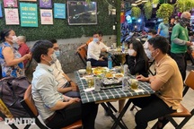 Chủ tịch TPHCM: Nghiên cứu mở lại quán ăn tại chỗ