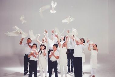 Đoan Trang và học trò Bước nhảy hoàn vũ nhí quay MV "Tự nguyện"