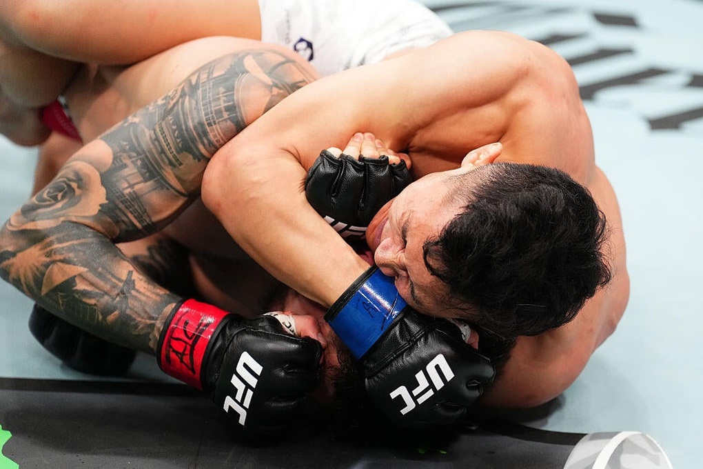 Võ sĩ Việt Nam đánh đối thủ bất tỉnh, giành chiến thắng vang dội ở UFC - 1 Võ sĩ Việt Nam đánh đối thủ bất tỉnh, giành chiến thắng vang dội ở UFC - 1
