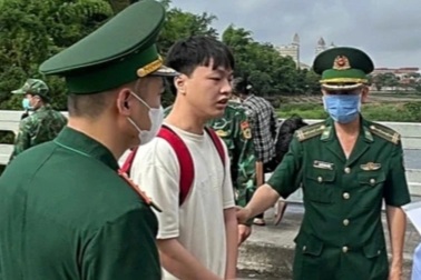 Trục xuất công dân Trung Quốc nhập cảnh trái phép vào Móng Cái