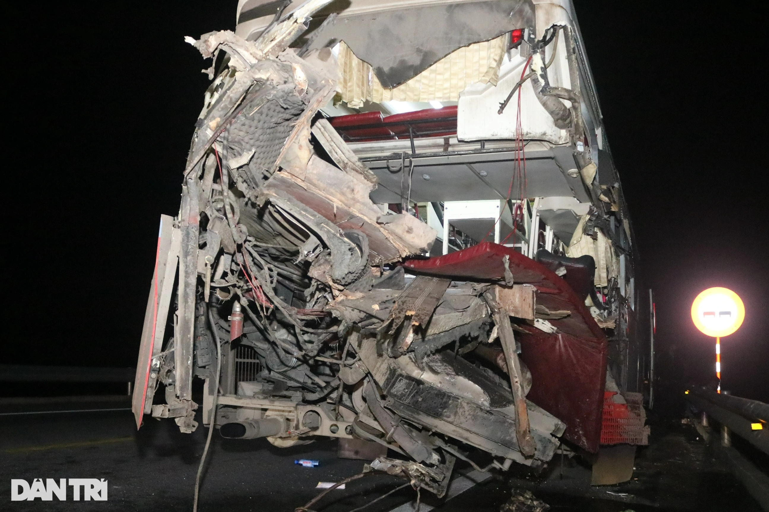 Vụ tai nạn trên cao tốc Cam Lộ - La Sơn: Nhiều người bị hất văng trong xe - 4