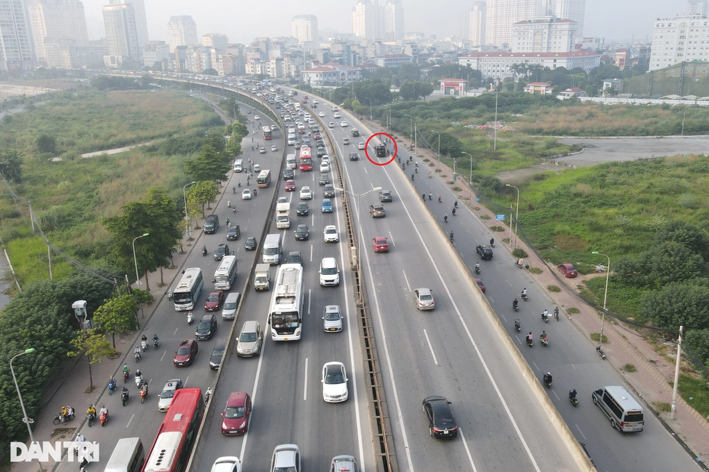CSGT Hà Nội đi mô tô đặc chủng tuần tra trên đường vành đai 3 - 7 CSGT Hà Nội đi mô tô đặc chủng tuần tra trên đường vành đai 3 - 7