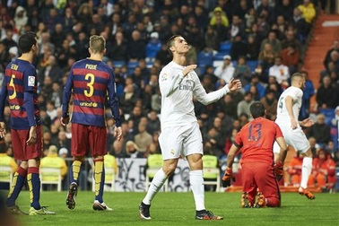 Real Madrid thảm bại trước Barca: Cái chết con thiên nga