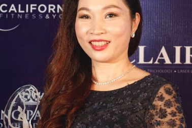 “Bà chủ” kim cương Lan Anh lịch thiệp trong Gala Diner Hoa hậu hoàn vũ 2017