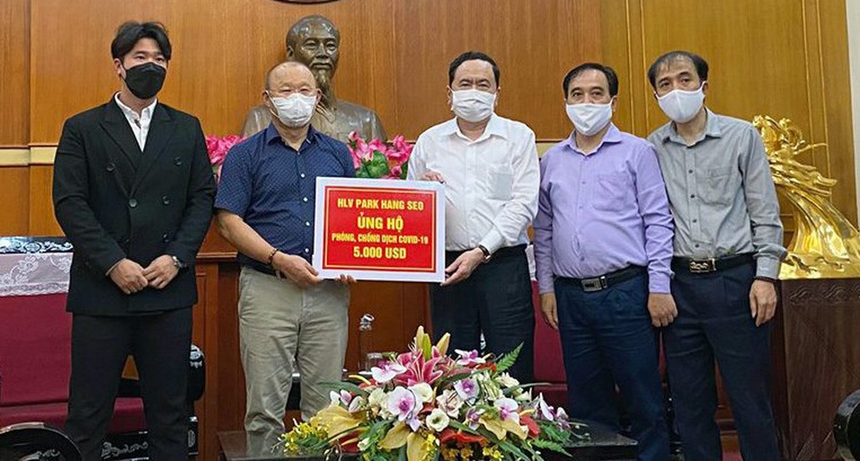 Nghĩa cử đẹp của HLV Park Hang Seo lên báo châu Á - 1 Nghĩa cử đẹp của HLV Park Hang Seo lên báo châu Á - 1