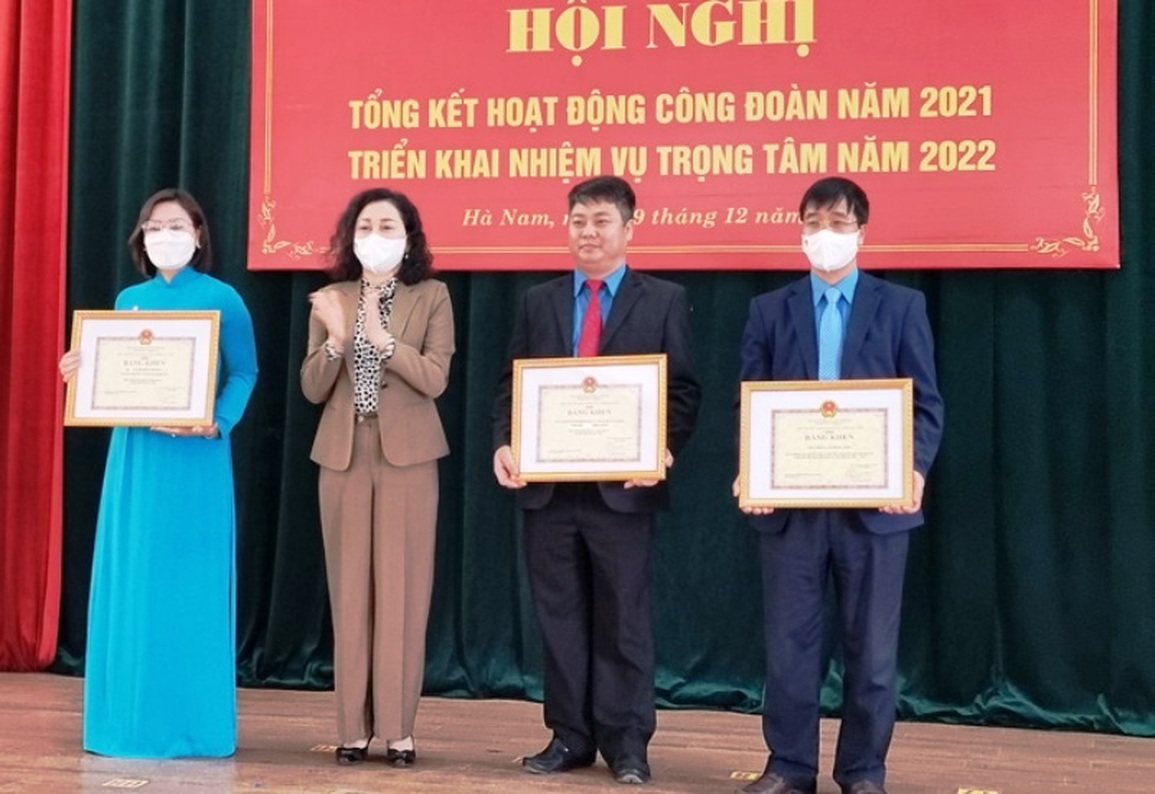 Hỗ trợ hơn 2000 đoàn viên, người lao động bị ảnh hưởng bởi dịch bệnh - 2 Hỗ trợ hơn 2000 đoàn viên, người lao động bị ảnh hưởng bởi dịch bệnh - 2