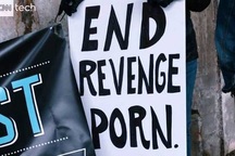 Bồi thường 6,5 triệu USD vì phát tán ảnh nóng của bạn gái cũ