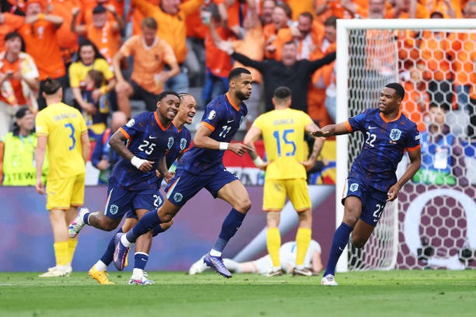 munich-germany-cody-gakpo-of-the-netherlands-celebrates-scoring-his-teams-first-goal-during.jpg