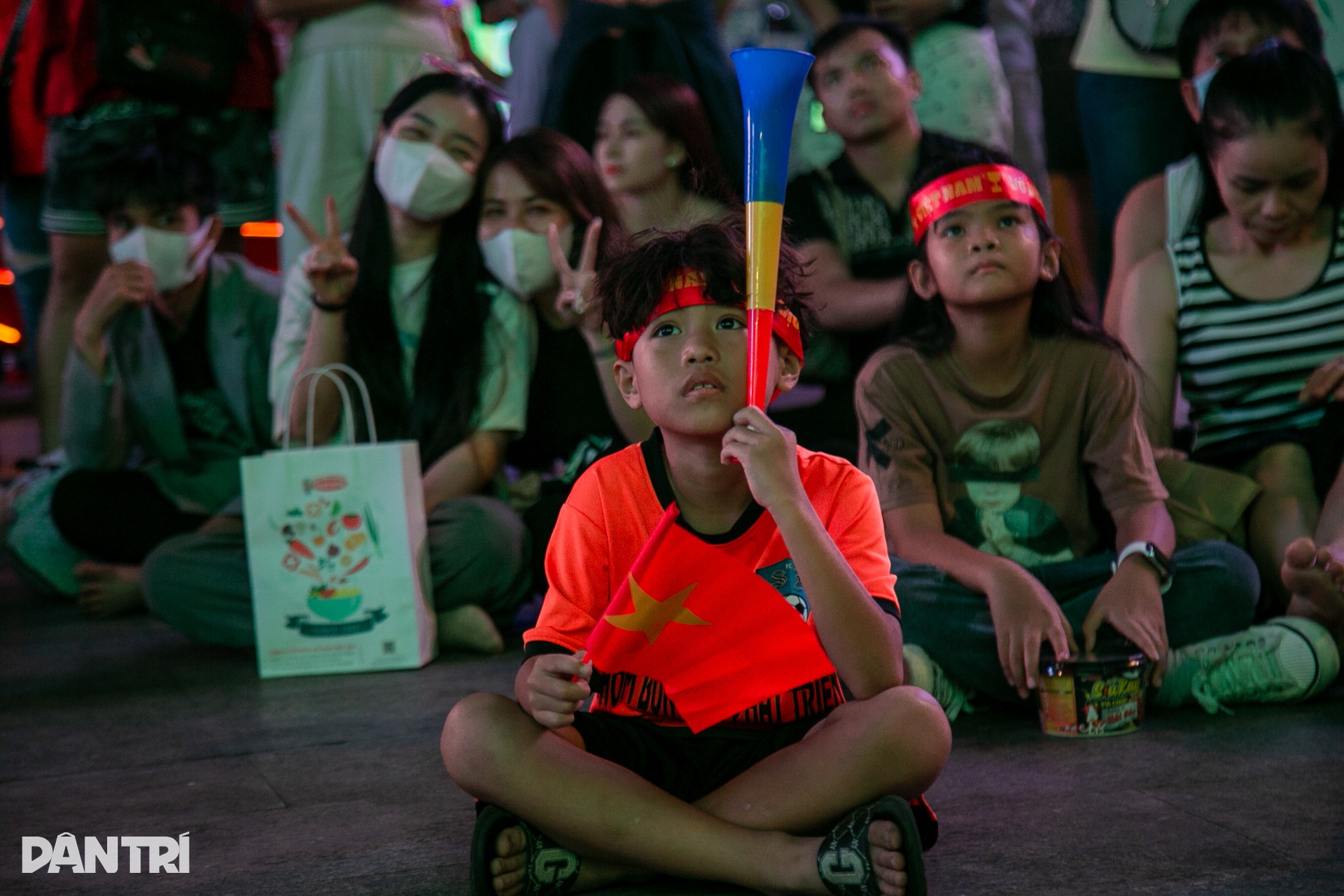 Người hâm mộ thất vọng trước thất bại của đội tuyển Việt Nam - 7 Người hâm mộ thất vọng trước thất bại của đội tuyển Việt Nam - 7