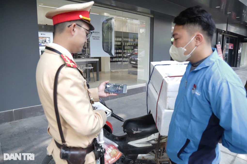 Hà Nội xử lý vi phạm giao thông qua hơn 600 cụm camera giám sát - 1 Hà Nội xử lý vi phạm giao thông qua hơn 600 cụm camera giám sát - 1