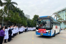 500 bệnh nhân ung thư về ăn Tết trên chuyến xe 0 đồng