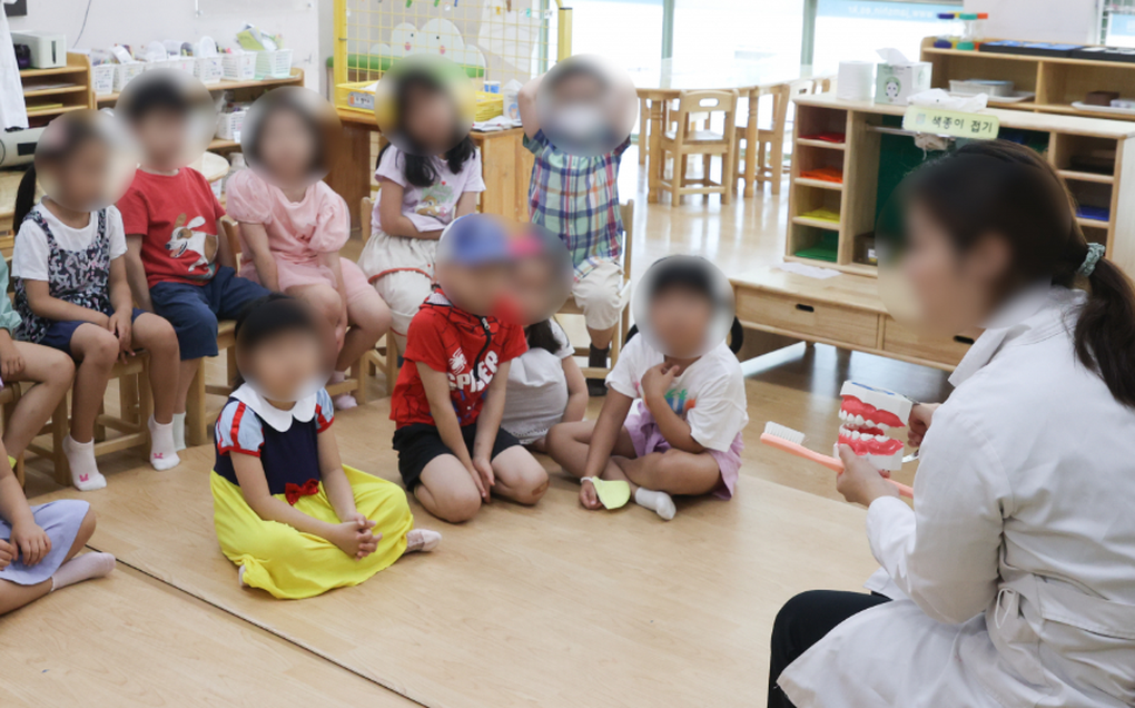 Bị khủng bố đến tự sát, giáo viên trở thành nghề nguy hiểm ở Hàn Quốc? - 3 Bị khủng bố đến tự sát, giáo viên trở thành nghề nguy hiểm ở Hàn Quốc? - 3