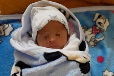 Bé gái sơ sinh bị bỏ rơi tại ngôi chùa đang nuôi nhiều trẻ mồ côi