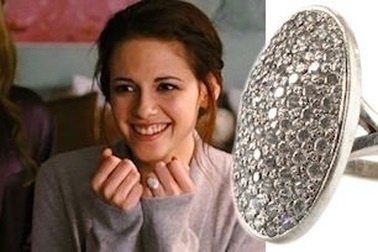 Fan chi 380 triệu đồng mua nhẫn trong phim “Chạng vạng”