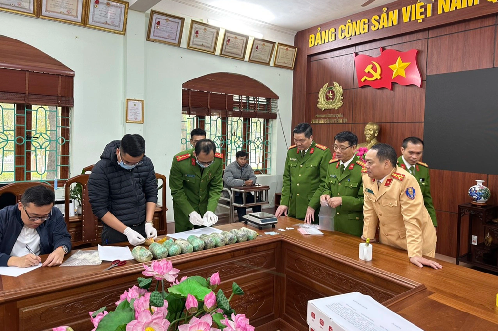 Bắt Trưởng ban MTTQ bản cùng tang vật 1 bánh heroin và gần 10kg thuốc phiện - 2 Bắt Trưởng ban MTTQ bản cùng tang vật 1 bánh heroin và gần 10kg thuốc phiện - 2