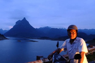 Ông chủ tịch xã nằm dưới đáy hồ