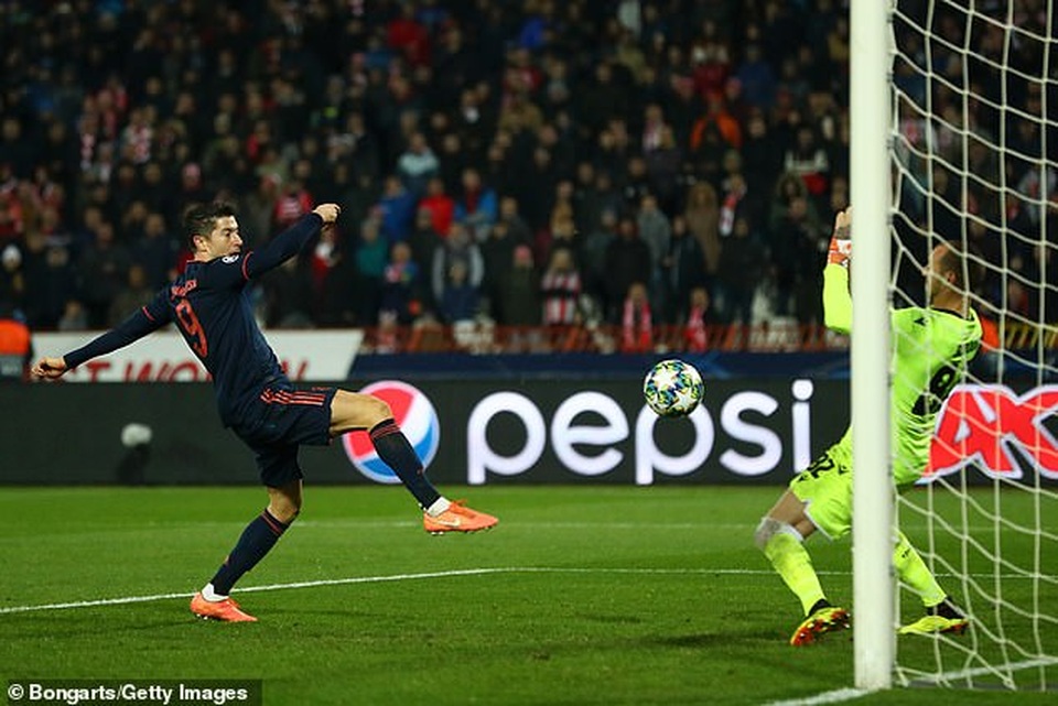 Bayern Munich đại thắng 6-0, Tottenham thăng hoa cùng HLV Mourinho - 20 Bayern Munich đại thắng 6-0, Tottenham thăng hoa cùng HLV Mourinho - 20