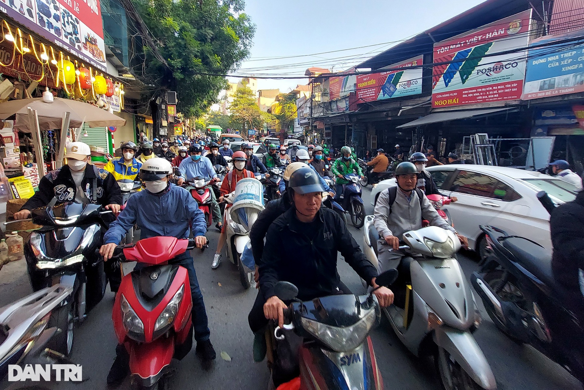 Giao thông nghẹt thở những ngày giáp Tết Nguyên đán - 12 Giao thông nghẹt thở những ngày giáp Tết Nguyên đán - 12