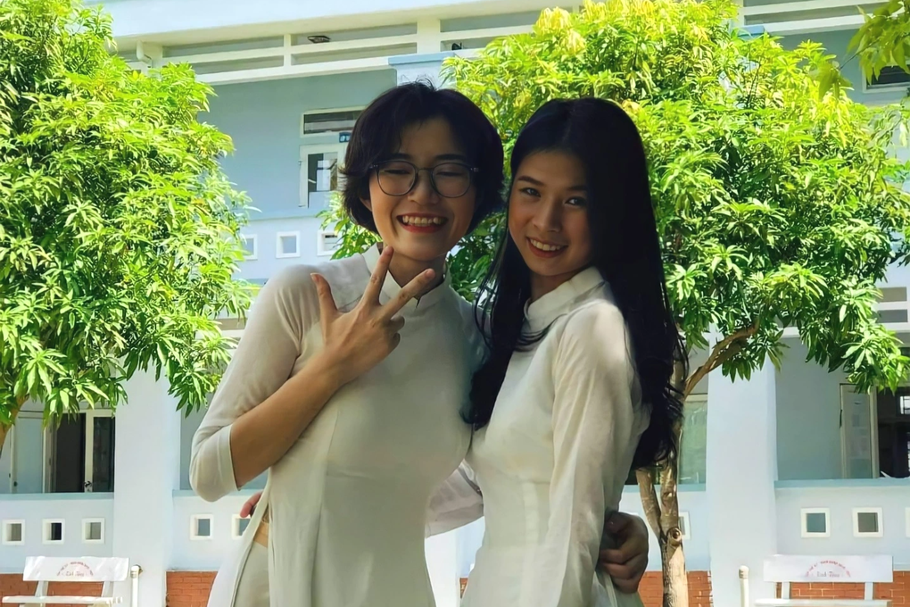 Nữ sinh dân tộc Thổ thi gần 30 điểm nhưng suýt bỏ đại học vì nhà nghèo - 3 Nữ sinh dân tộc Thổ thi gần 30 điểm nhưng suýt bỏ đại học vì nhà nghèo - 3