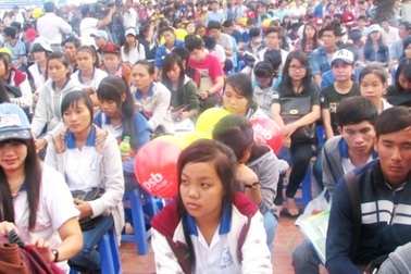 Bố trí xe đưa đón học sinh, phụ huynh, cán bộ coi thi