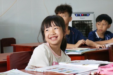 Người đàn ông miền Tây dành hết tiền lương để mở lớp tiếng Anh miễn phí