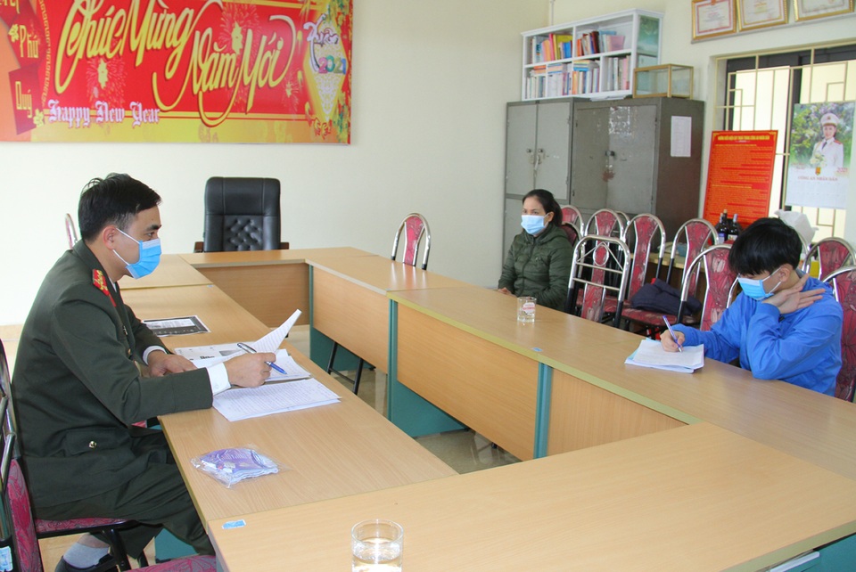 Triệu tập thiếu niên 14 tuổi sửa công văn cho học sinh nghỉ học - 1 Triệu tập thiếu niên 14 tuổi sửa công văn cho học sinh nghỉ học - 1
