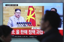 Ông Kim Jong-un cảnh báo nút kích hoạt hạt nhân luôn trên bàn làm việc