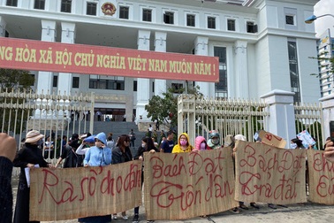 Chủ đầu tư khởi kiện nhưng không đến dự tòa, khách hàng bức xúc