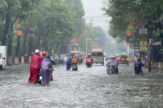 Mưa lớn trở lại, nhiều nơi ở Quảng Ngãi nguy cơ “lũ chồng lũ”