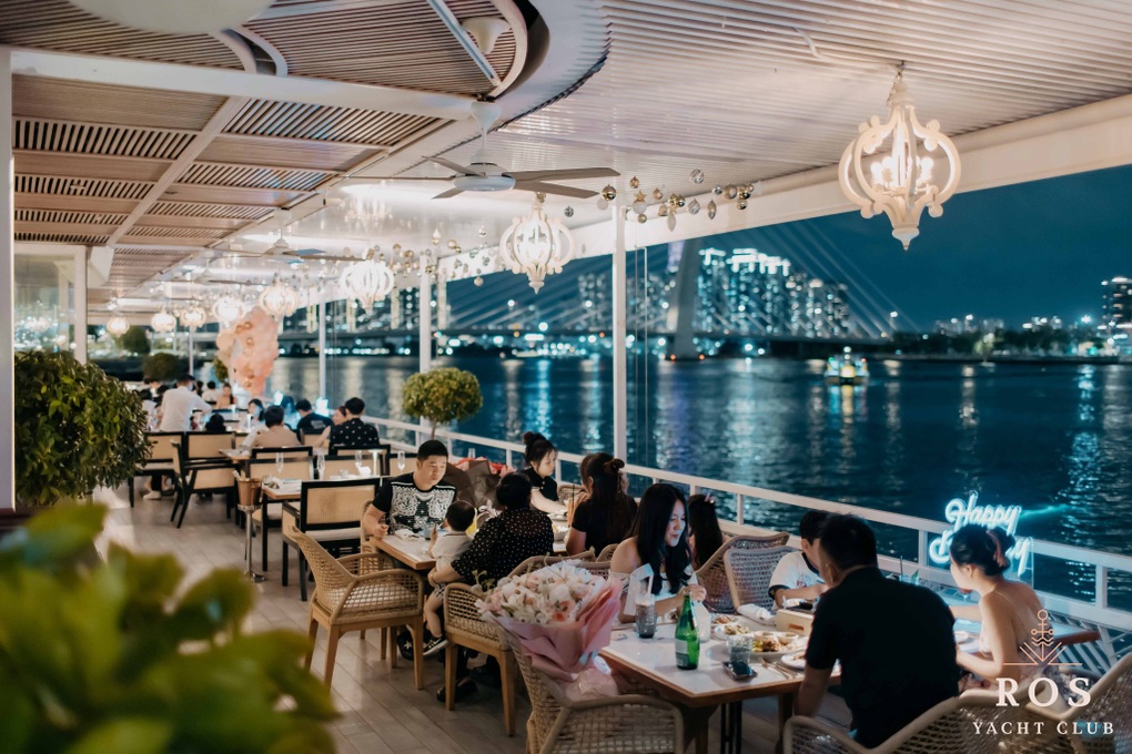 Top 5 Saigon riverside restaurants attract customers thanks to beautiful scenery and delicious food - 5 Top 5 nhà hàng ven sông Sài Gòn hút khách nhờ cảnh đẹp, món ngon - 5