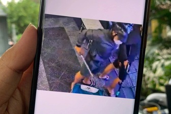 Nhóm thiếu niên cầm mã tấu gây náo loạn quán cà phê ở TPHCM