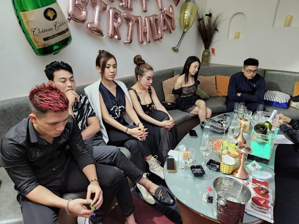 Con đường sa ngã của Dung Thà - 3 Con đường sa ngã của Dung Thà - 3