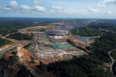 Ông trùm ngành than Indonesia kiếm hàng tỷ USD nhờ quyết định "quay xe"