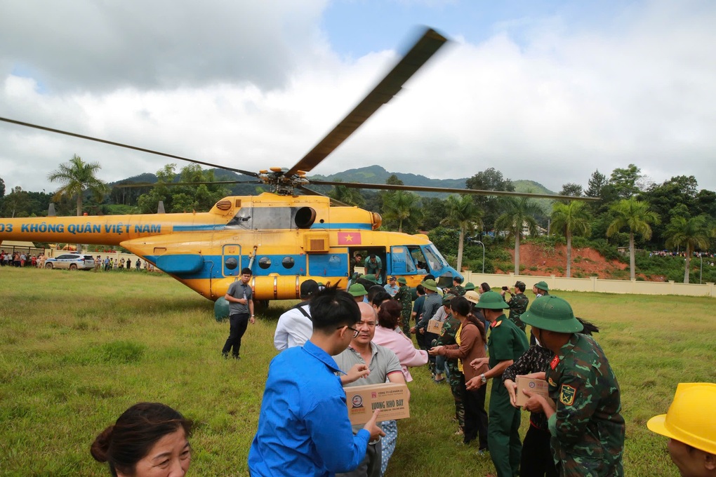 Thủ tướng: Sẵn sàng cứu trợ bằng đường không với nơi bị cô lập do mưa lũ - 2 Thủ tướng: Sẵn sàng cứu trợ bằng đường không với nơi bị cô lập do mưa lũ - 2