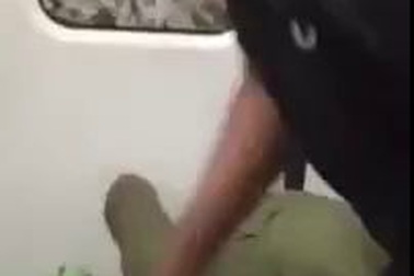 Du khách nước ngoài tát tới tấp thanh niên Trung Quốc khi định ăn cắp đồ