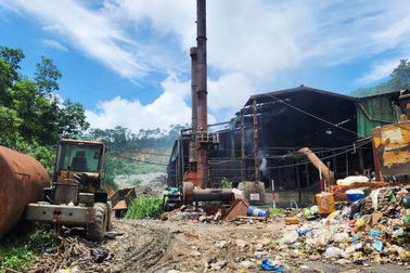 Nhà máy rác nợ gần 1,8 tỷ đồng tiền lương của 70 lao động