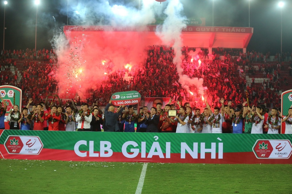 Giành ngôi Á quân V-League, CLB Hải Phòng nhận án phạt nặng vì pháo sáng - 1 Giành ngôi Á quân V-League, CLB Hải Phòng nhận án phạt nặng vì pháo sáng - 1