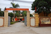 Dân nhận tiền ủng hộ lũ lụt phải... trích phần trăm "chè nước"!