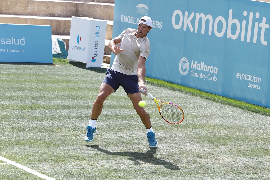 Nadal và Djokovic cùng giành chiến thắng trước thềm Wimbledon - 1 Nadal và Djokovic cùng giành chiến thắng trước thềm Wimbledon - 1