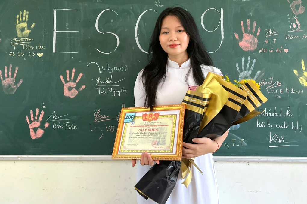 Nữ thủ khoa chia sẻ bí quyết học tập để luôn là học sinh giỏi top đầu - 1 Nữ thủ khoa chia sẻ bí quyết học tập để luôn là học sinh giỏi top đầu - 1