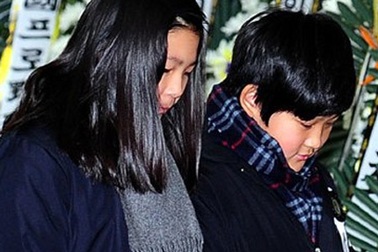 Các con của Choi Ji Shil tới tiễn đưa cha ruột