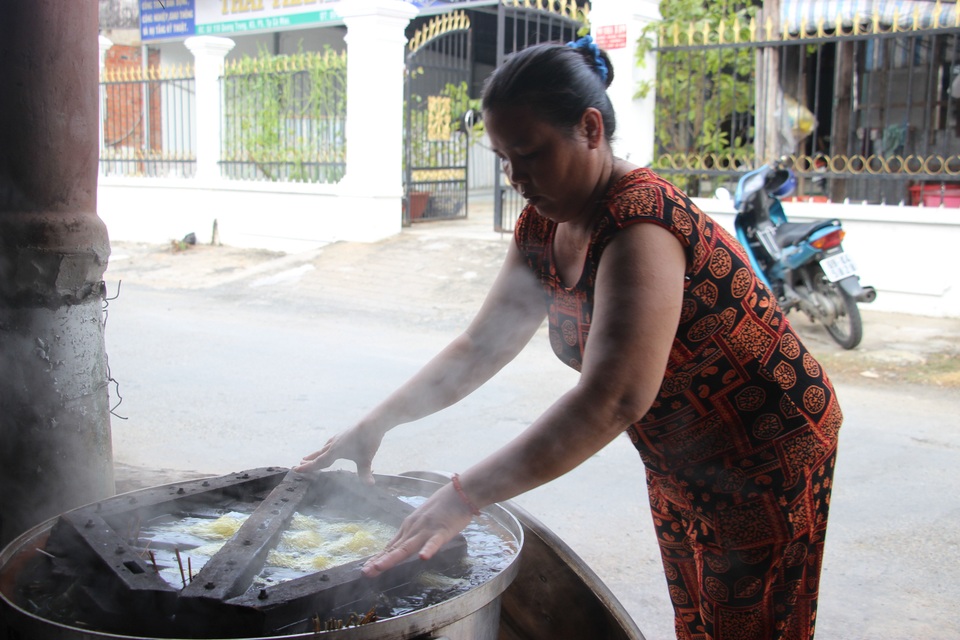 Làm nghề gói bánh ú lá tre, có gia đình “bỏ túi” cả trăm triệu đồng mỗi năm - 11 Làm nghề gói bánh ú lá tre, có gia đình “bỏ túi” cả trăm triệu đồng mỗi năm - 11