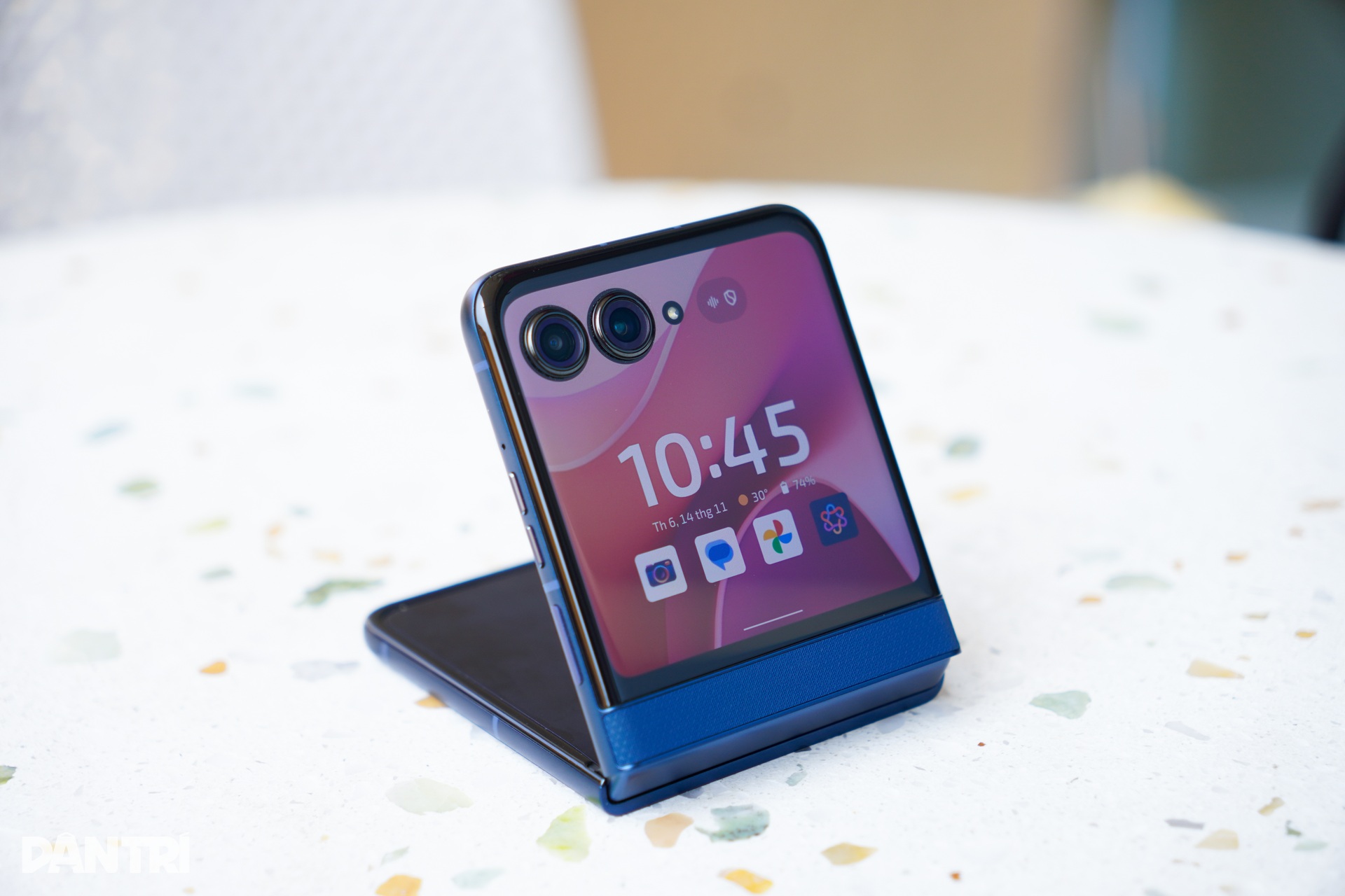 Đánh giá Motorola Razr 60: Có gì để đối đầu Samsung Galaxy Z Flip7 FE? - 9